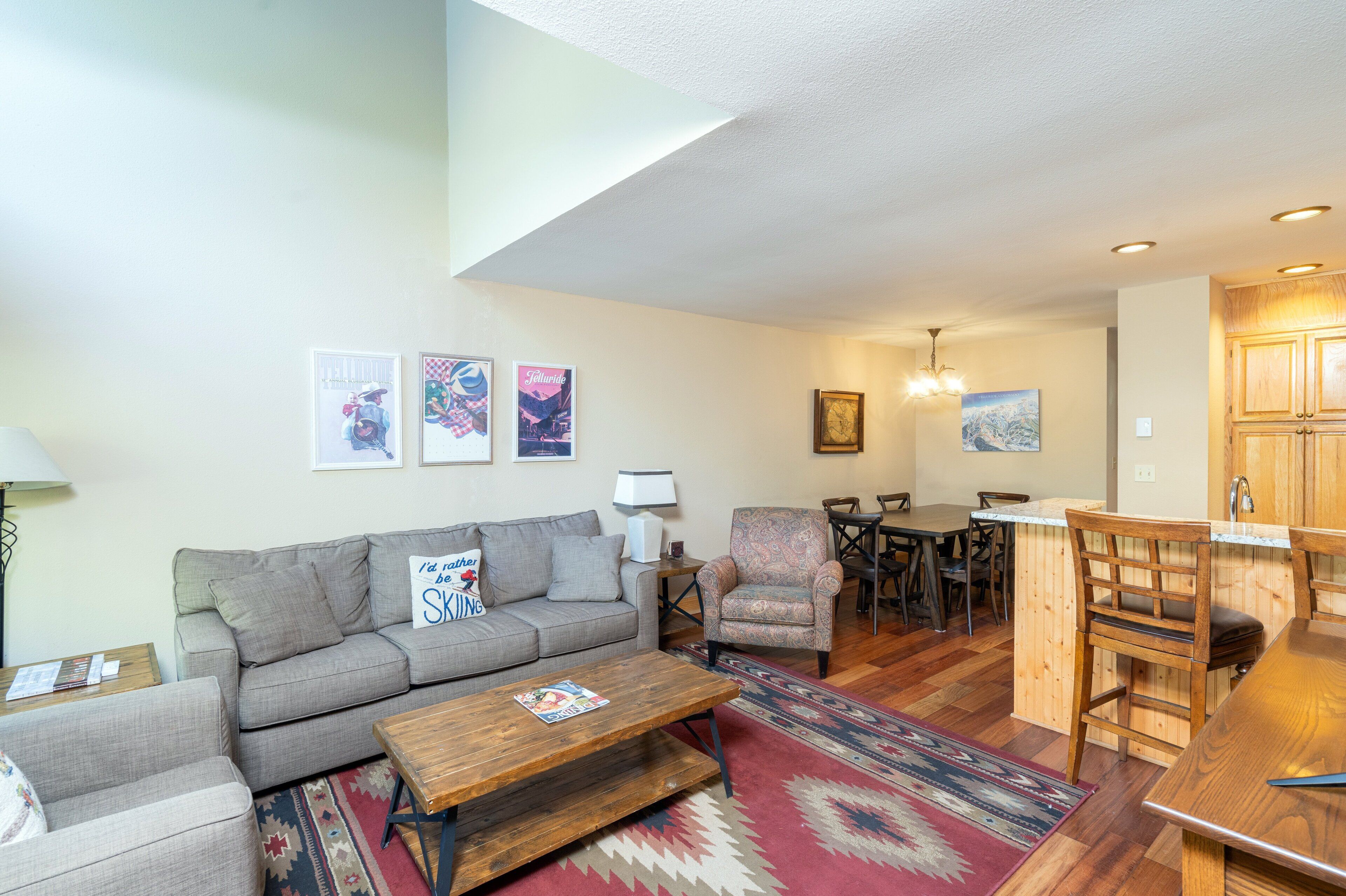 Condo, 2 Bedrooms | Living area | Streaming services