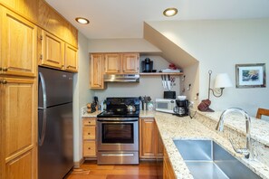 Condo, 2 Bedrooms | Private kitchen