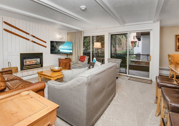 Condo, 2 Bedrooms | Living area | Smart TV