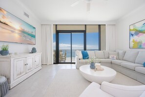 Condo, 3 Bedrooms | Living area