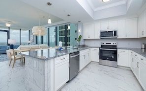 Appart'hôtel, 4 chambres | Cuisine privée | Réfrigérateur, four, cafetière/bouilloire