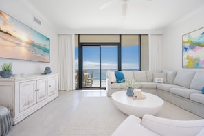 Condo, 3 Bedrooms | Living area