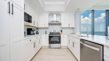 Lägenhet - 4 sovrum | Eget kök | Kylskåp, ugn och kaffe- och tebryggare