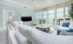 Condo, 3 quartos | Área de estar