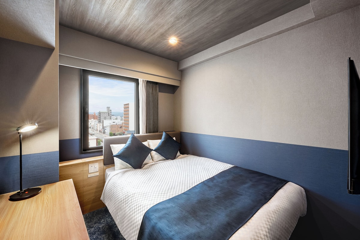 Chambre Standard double, non-fumeur, vue sur la ville | Coffre-fort, accĂšs au Wi-Fi (inclus)