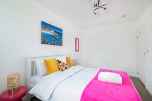 5 bedrooms, iron/ironing board, travel crib, WiFi - Spacious 5-Bed Apartment in Camden Town (London)