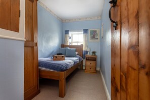 Cottage | 2 bedrooms, individually furnished, iron/ironing board