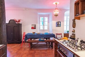 패밀리 스튜디오 (Antica Roccia Apartment In Vernazza) | 전용 간이 주방 | 냉장고, 전자레인지, 쿡탑, 커피/티 메이커