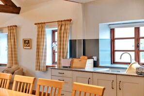 Cottage | Private kitchen | Cookware/dishes/utensils