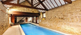 什羅普郡附游泳池和網球場度假小屋