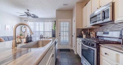 Newly Renovated Cozy Townhome near Lake Lanier/ 2 Bed, 2.5 Baths Flowery Branch