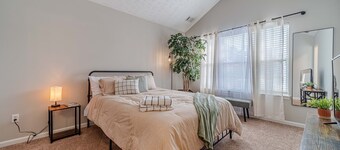 Newly Renovated Cozy Townhome near Lake Lanier/ 2 Bed, 2.5 Baths Flowery Branch