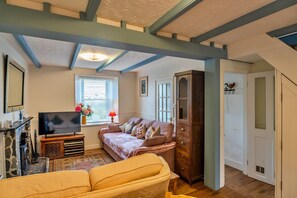 Cottage | Living area