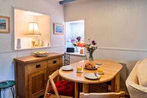 Cottage | Dining