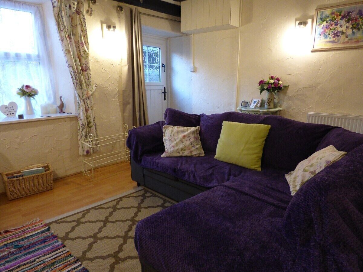 Rural Traditional Stone Holiday Cottage - North Wales