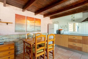 Dining - House 2 Sisters Formentera VT6507 (PM)