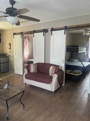 2 bedrooms, iron/ironing board, free WiFi, bed sheets - Cozy 2-Bedroom Cottage on James Island — Explore Charleston & Folly Beach (Charleston)