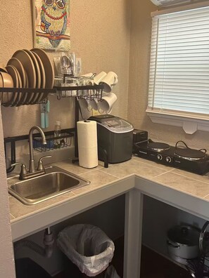 Fridge, microwave, coffee/tea maker, toaster - Cozy 2-Bedroom Cottage on James Island — Explore Charleston & Folly Beach (Charleston)