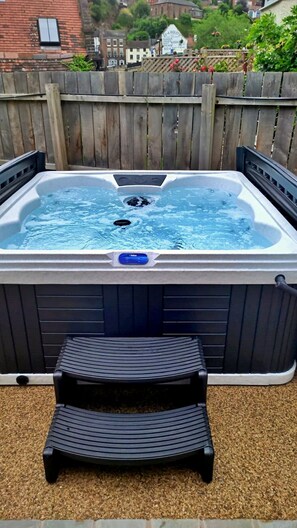 Cottage | Bồn tắm spa ngoài trời