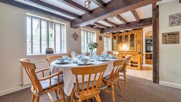 Cottage | Dining