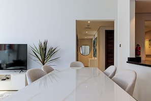 Appartement, balcon, vue parc | Restauration dans la chambre