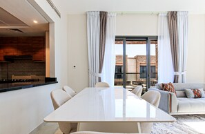 Appartement, balcon, vue parc | Restauration dans la chambre
