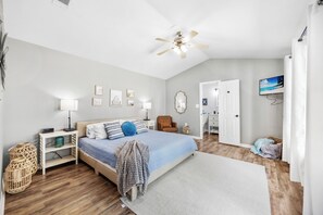 3 chambres, fer et planche à repasser, Wi-Fi, draps fournis