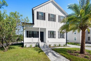 4 bedrooms, Internet - 2 Steps to Ice Plant Downtown St Aug Beach Club (St. Augustine)