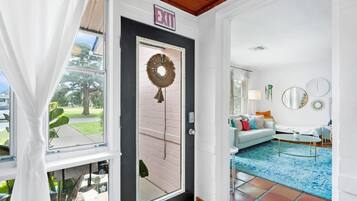 3 bedrooms, Internet