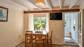 Cottage | Dining