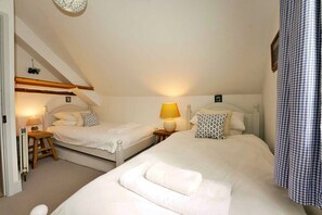 Cottage | 3 bedrooms, individually furnished, iron/ironing board - Cottage in Cornwall Near Porthcothan Bay (Padstow)