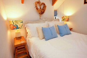 Cottage | 3 bedrooms, individually furnished, iron/ironing board - Cottage in Cornwall Near Porthcothan Bay (Padstow)