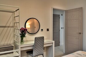 Apartment | 2 bedrooms, iron/ironing board - Penthouse Apartment in Teignmouth, No Deposit (Teignmouth)