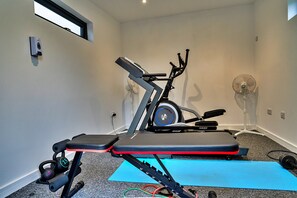 Apartment | Fitness facility - Penthouse Apartment in Teignmouth, No Deposit (Teignmouth)