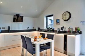 Apartment | Dining - Penthouse Apartment in Teignmouth, No Deposit (Teignmouth)