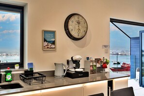 Apartment | Private kitchen - Penthouse Apartment in Teignmouth, No Deposit (Teignmouth)