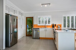 Fridge, microwave, dishwasher, cookware/dishes/utensils