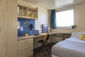 Double Room, Non Smoking | Blackout drapes, free WiFi