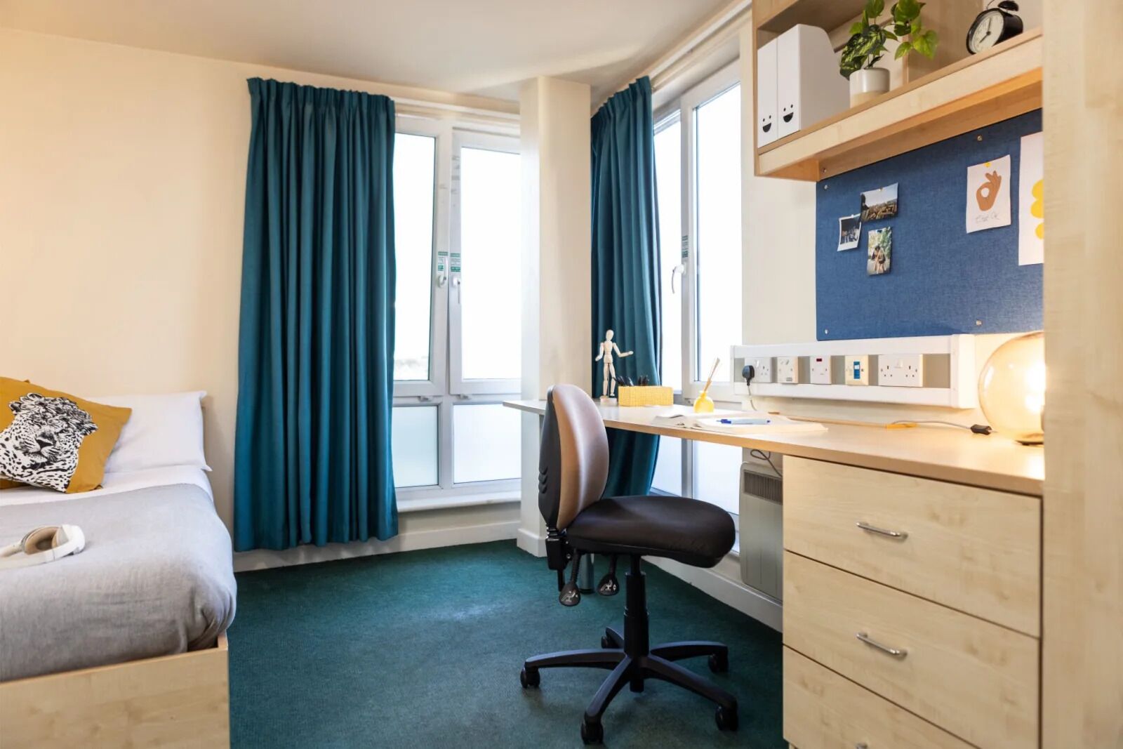 ستائر تعتيم وواي فاي مجانًا