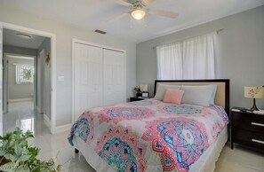 3 bedrooms, desk, iron/ironing board, free WiFi