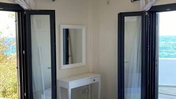 3 slaapkamers, een strijkplank/strijkijzer, wifi, beddengoed