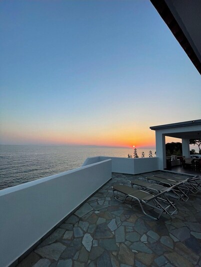 Stunning villa in Samos with spectacular views of the aegean sea and sunset