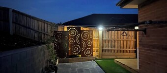 Cozy Eco Home in Launceston, Tasmania. Voice control light, Blinds. EV charger.
