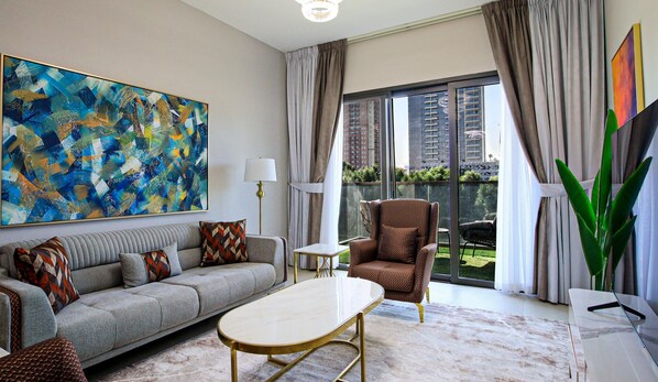 TV connectée de 65 pouces avec chaînes par câble