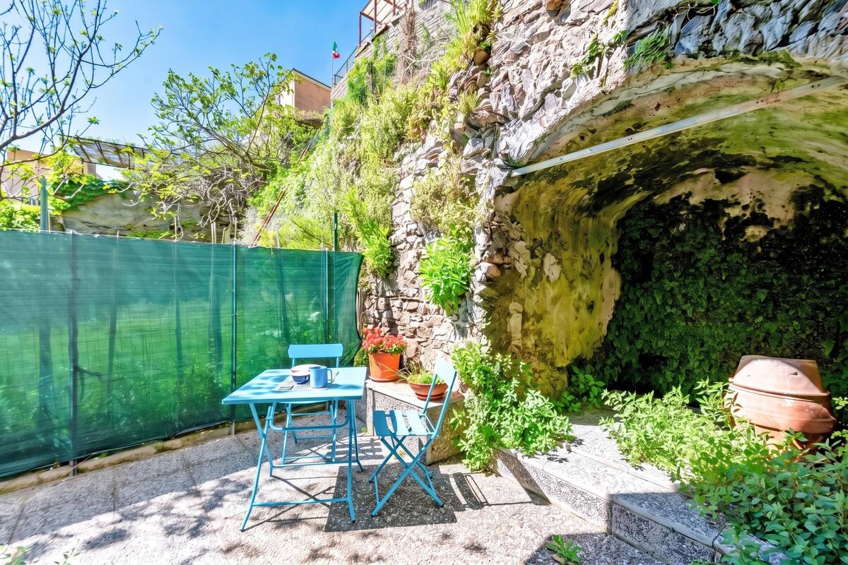 Familienapartment, 2 Schlafzimmer, Klimaanlage (Yard Apartment with Balcony in) | Speisen im Freien