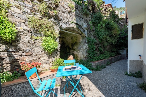 Vernazza Apartments