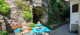 Vernazza Apartments