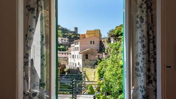 Family Apartment, 2 Bedrooms, Microwave (Middle Apartment Vernazza) | Terrace/patio