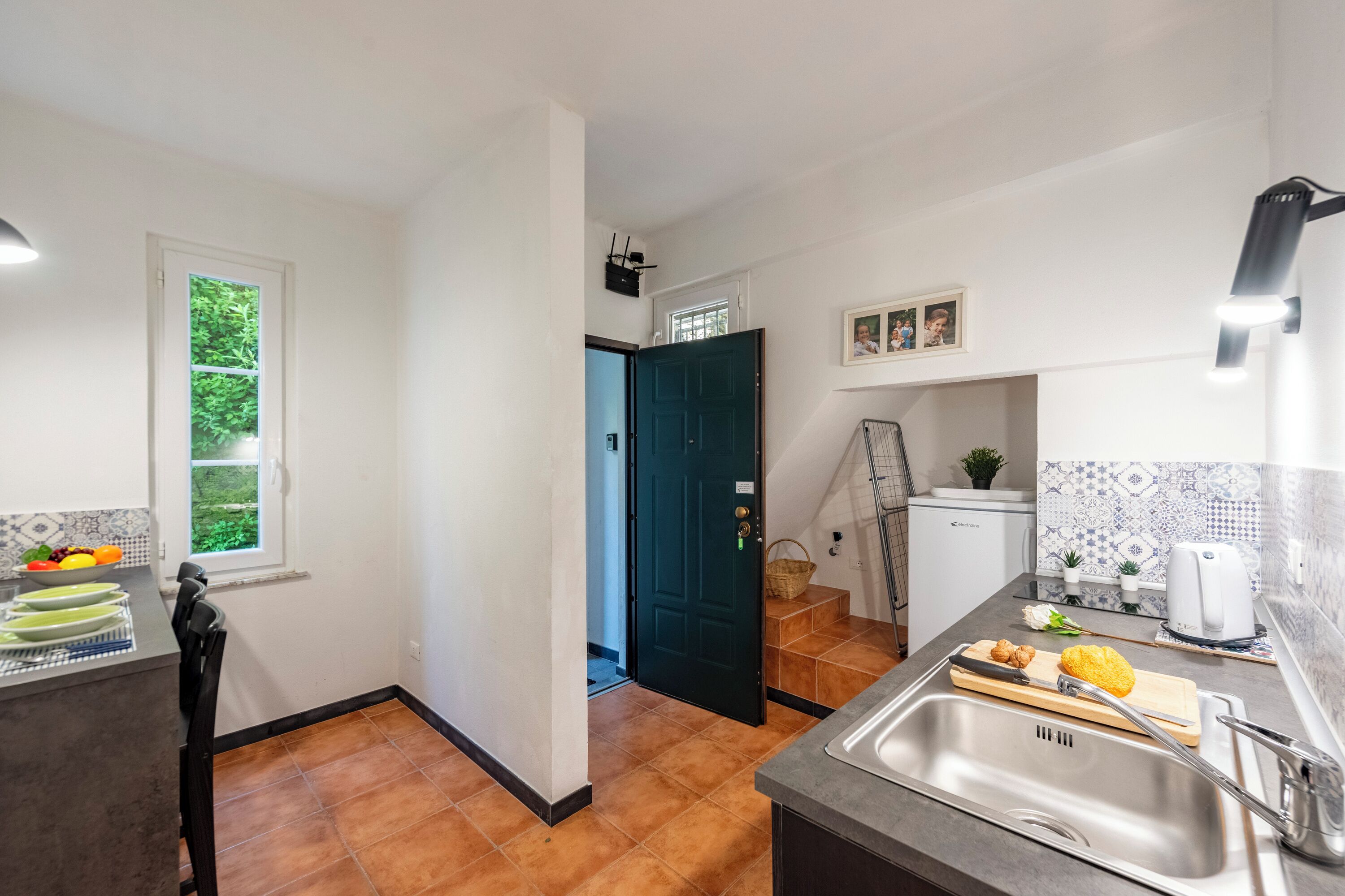 Family Apartment, Multiple Bedrooms (Yard Apartment Vernazza) | Private kitchen | Fridge, stovetop, coffee/tea maker, electric kettle