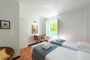 Appartement familial, plusieurs chambres (Yard Apartment Vernazza) | 2 chambres, accès au Wi-Fi (inclus), literie fournie